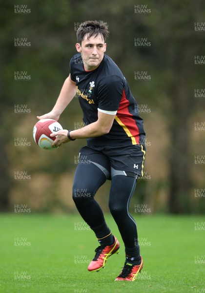 281016 - Wales Rugby Training -Sam Davies during training