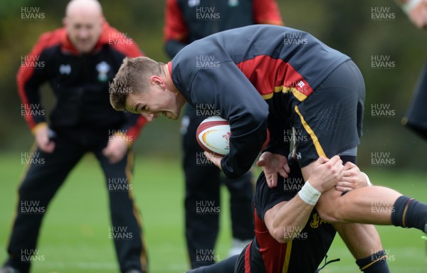 281016 - Wales Rugby Training -Jonathan Davies during training