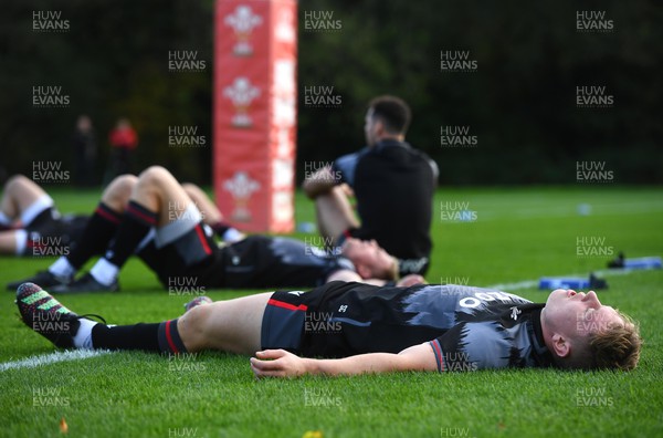 281022 - Wales Rugby Training - Sam Costelow during training