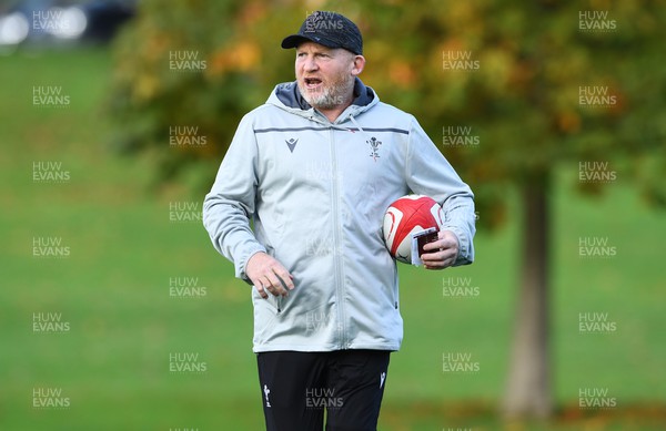 281022 - Wales Rugby Training - Neil Jenkins during training