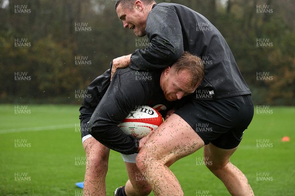 281024 - Wales Rugby Training on the first day of the Autumn Series - Tommy Reffell during training