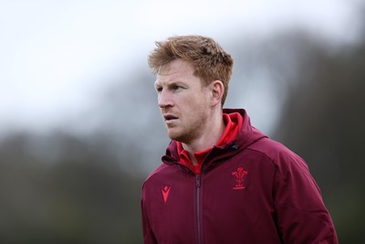 281025 - Wales Rugby Training in their first week of camp for this years Quilter Nations Series - Rhys Patchell, Kicking Coach during training