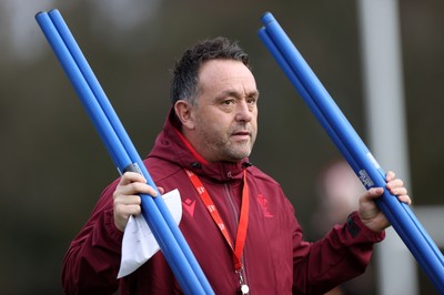 281025 - Wales Rugby Training in their first week of camp for this years Quilter Nations Series - Matt Sherratt, Attack Coach during training