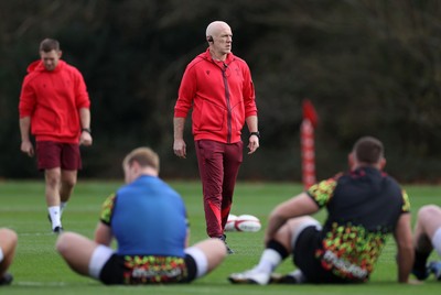 281025 - Wales Rugby Training in their first week of camp for this years Quilter Nations Series - Steve Tandy, Head Coach during training