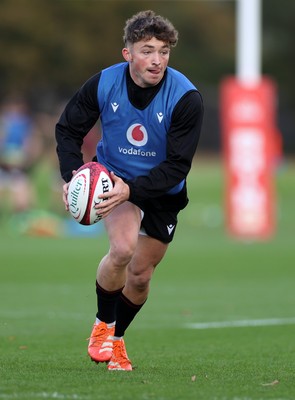 281025 - Wales Rugby Training in their first week of camp for this years Quilter Nations Series - Dan Edwards during training