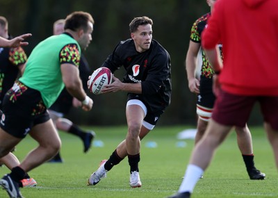 281025 - Wales Rugby Training in their first week of camp for this years Quilter Nations Series - Kieran Hardy during training