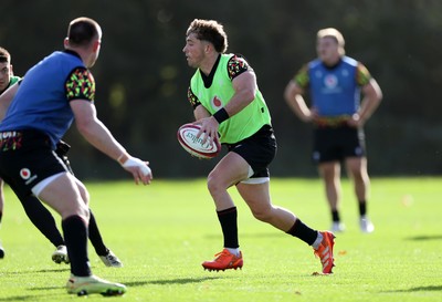 281025 - Wales Rugby Training in their first week of camp for this years Quilter Nations Series - Dan Edwards during training