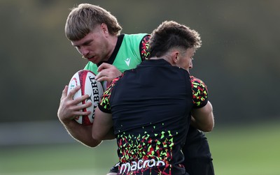 281025 - Wales Rugby Training in their first week of camp for this years Quilter Nations Series - Aaron Wainwright during training