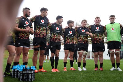 281025 - Wales Rugby Training in their first week of camp for this years Quilter Nations Series - Jac Morgan speaks in the team huddle