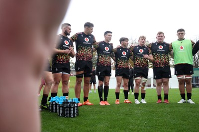 281025 - Wales Rugby Training in their first week of camp for this years Quilter Nations Series - Jac Morgan speaks in the team huddle