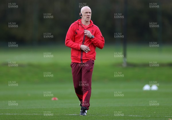 281025 - Wales Rugby Training in their first week of camp for this years Quilter Nations Series - Steve Tandy, Head Coach during training