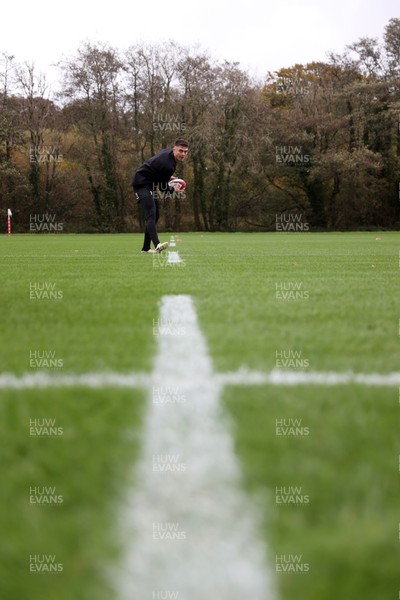 281025 - Wales Rugby Training in their first week of camp for this years Quilter Nations Series - Reuben Morgan-Williams during training