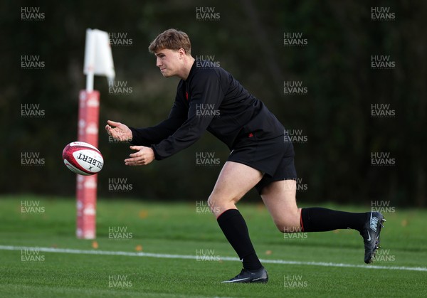 281025 - Wales Rugby Training in their first week of camp for this years Quilter Nations Series - Jacob Beetham during training