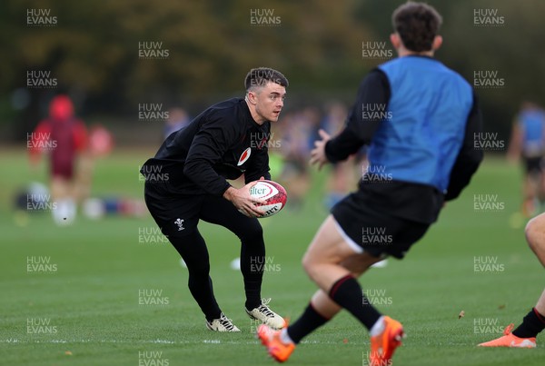 281025 - Wales Rugby Training in their first week of camp for this years Quilter Nations Series - Reuben Morgan-Williams during training