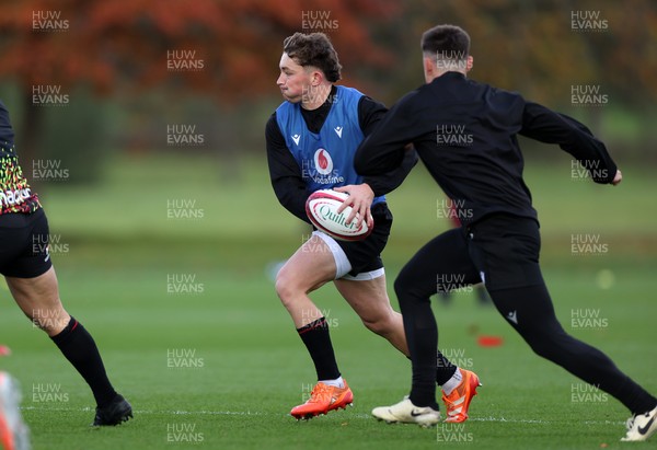 281025 - Wales Rugby Training in their first week of camp for this years Quilter Nations Series - Dan Edwards during training