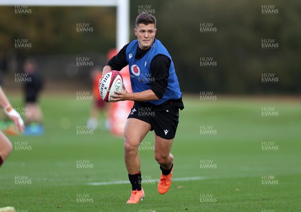 281025 - Wales Rugby Training in their first week of camp for this years Quilter Nations Series - Callum Sheedy during training