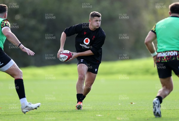 281025 - Wales Rugby Training in their first week of camp for this years Quilter Nations Series - Callum Sheedy during training