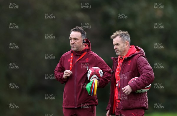 281025 - Wales Rugby Training in their first week of camp for this years Quilter Nations Series - Matt Sherratt, Attack Coach and Danny Wilson, Assistant Coach during training