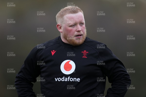 281025 - Wales Rugby Training in their first week of camp for this years Quilter Nations Series - Keiron Assiratti during training