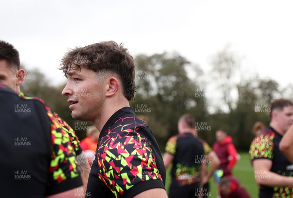 281025 - Wales Rugby Training in their first week of camp for this years Quilter Nations Series - Dan Edwards during training