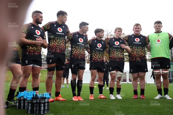 281025 - Wales Rugby Training in their first week of camp for this years Quilter Nations Series - Jac Morgan speaks in the team huddle