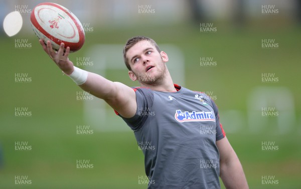 281113 - Wales Rugby Training -Dan Lydiate during training