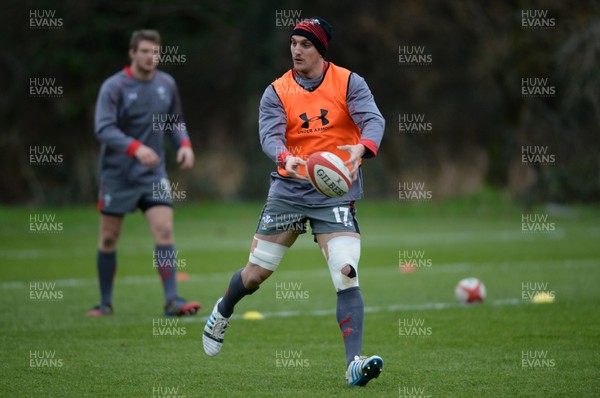 281113 - Wales Rugby Training -Sam Warburton during training