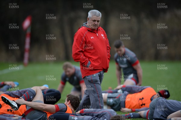 281113 - Wales Rugby Training -Warren Gatland during training