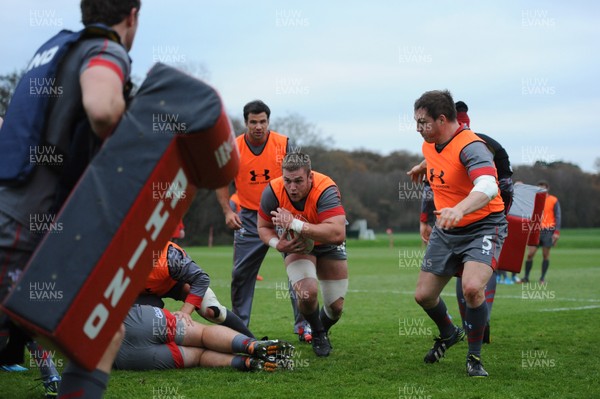 281113 - Wales Rugby Training -Dan Lydiate during training