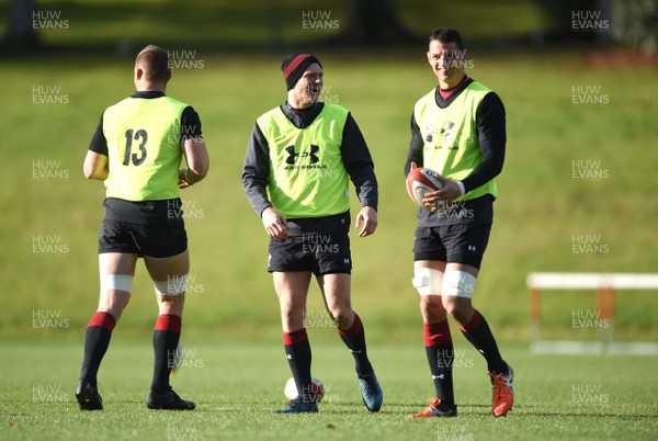 281117 - Wales Rugby Training - Dan Biggar and Aaron Shingler