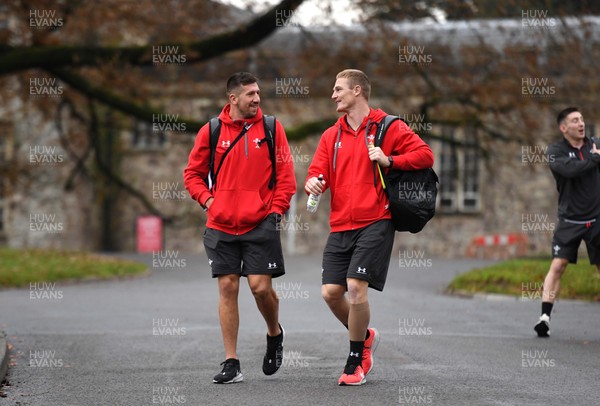 281119 - Wales Rugby Training - Justin Tipuric and Johnny McNicholl during training