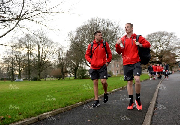281119 - Wales Rugby Training - Justin Tipuric and Johnny McNicholl during training