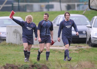 29.01.08 - Wales Rugby Training - Duncan Jones, Ian Gough and Ryan Jones arrive for training 