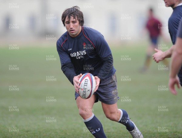 29.01.08 - Wales Rugby Training - Gavin Henson in action during training 