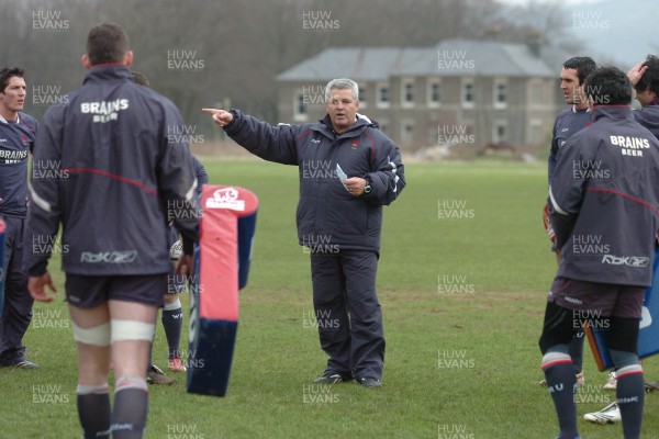 29.01.08 - Wales Rugby Training - Coach, Warren Gatland makes a point during training 