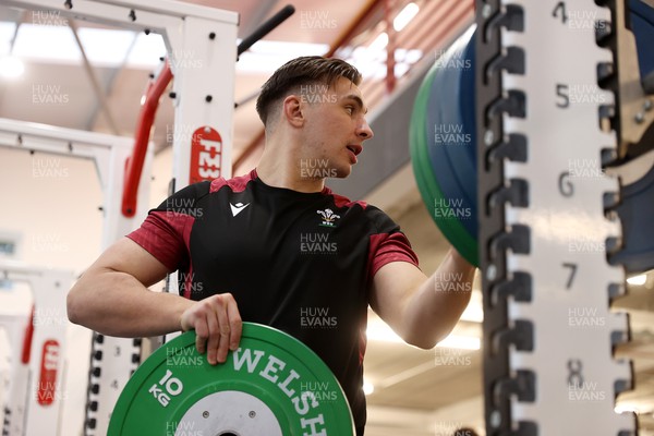 290124 - Wales Rugby Gym Session in the week leading up to their first 6 Nations game against Scotland - Taine Basham during training