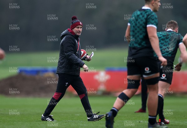 290124 - Wales Rugby Training in the week leading up to their 6 Nations game against Scotland - Alex King, Attack Coach during training