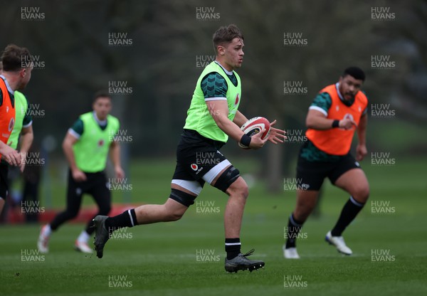 290124 - Wales Rugby Training in the week leading up to their 6 Nations game against Scotland - Alex Mann during training