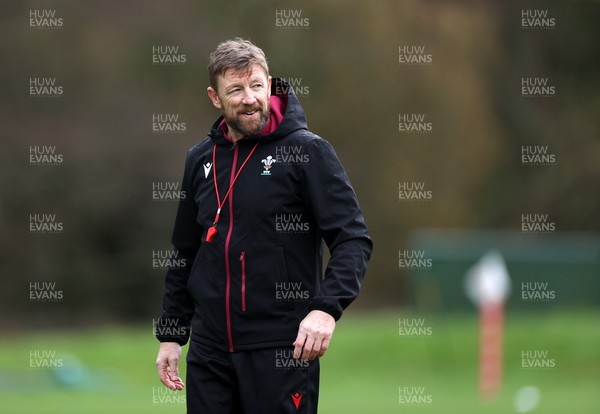 290224 - Wales Rugby Training - Mike Forshaw, Defence Coach during training