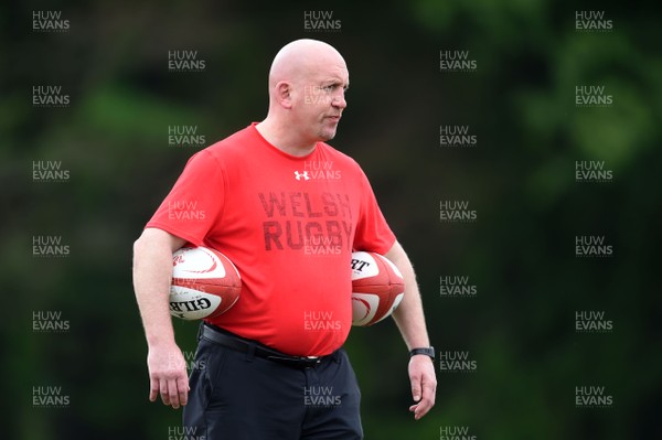 290518 - Wales Rugby Training - Shaun Edwards during training