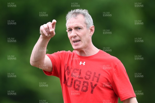 290518 - Wales Rugby Training - Rob Howley during training
