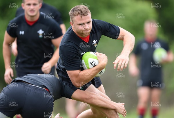 290518 - Wales Rugby Training - Tom Prydie during training