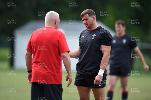 290518 - Wales Rugby Training - Warren Gatland and Elliot Dee during training