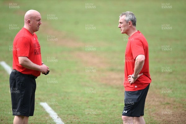 290518 - Wales Rugby Training - Shaun Edwards and Rob Howley during training