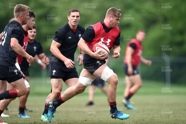 290518 - Wales Rugby Training - Aaron Wainwright during training