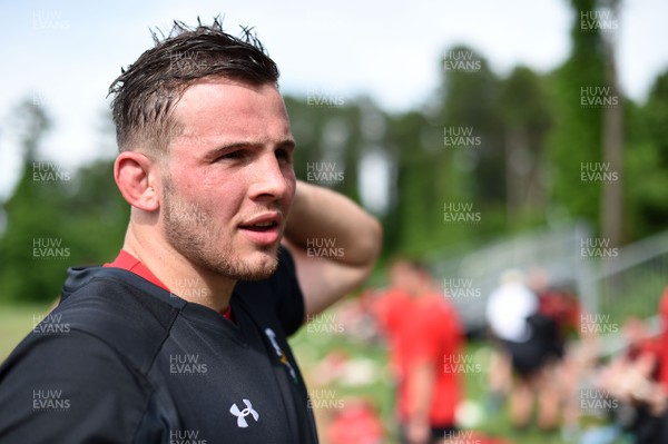 290518 - Wales Rugby Training - Elliot Dee during training