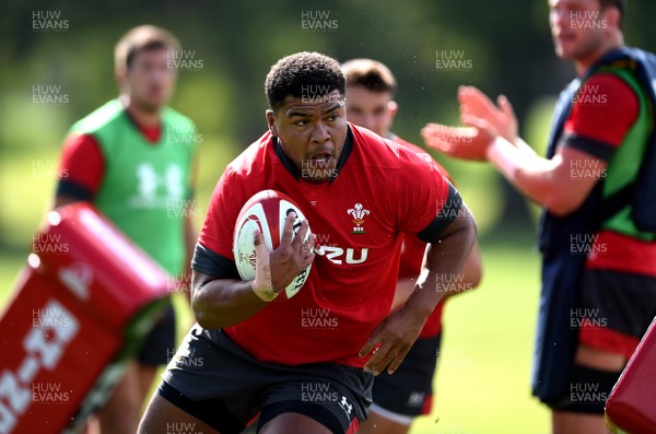 290819 - Wales Rugby Training - Leon Brown during training