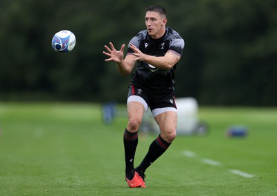 290823 - Wales Rugby Training in the week leading up for their departure for the Rugby World Cup in France - Josh Adams during training