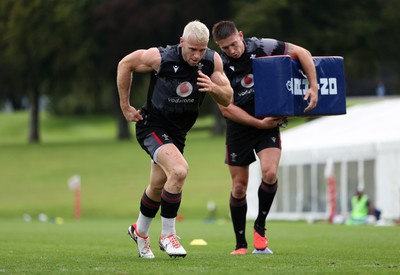 290823 - Wales Rugby Training in the week leading up for their departure for the Rugby World Cup in France - Gareth Davies during training