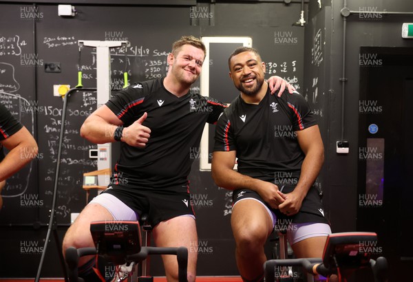 290823 - Wales Rugby Training in the week leading up for their departure for the Rugby World Cup in France - Dan Lydiate and Taulupe Faletau in RSH
